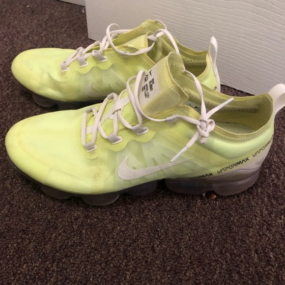 neon yellow vapormax womens